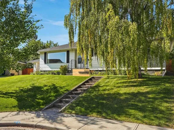 2031 E Glenwood Dr SW, Calgary, AB T3E 3Y7