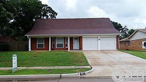 1st image of 913 Cherry Laurel Ln