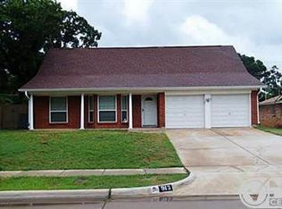 913 Cherry Laurel Ln, Arlington, TX 76012