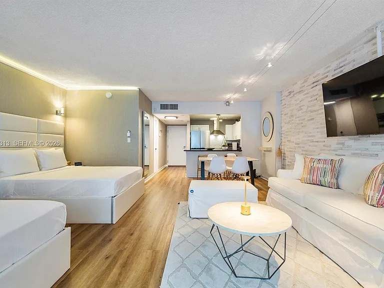 2301 Collins Ave #421 — Photo 2