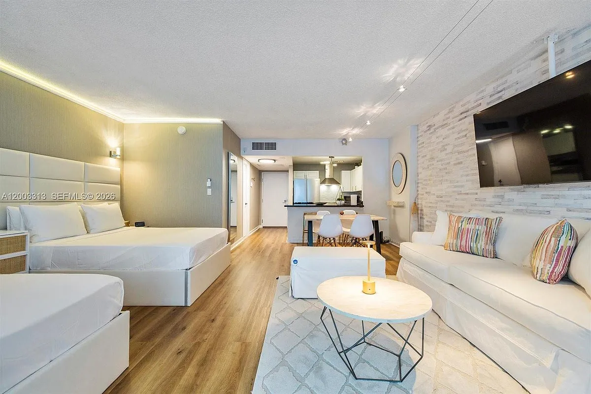 Building Photo - 2301 Collins Ave #421