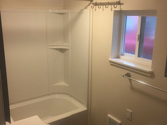 Bathroom, full tub