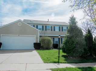 9 N Walnut Ct, Streamwood, IL 60107