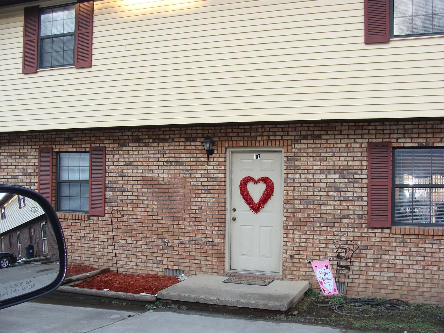 109 McGrew Dr — Photo 2