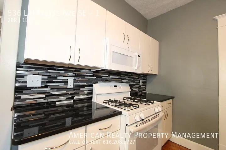 536 Lafayette Ave SE — Photo 3