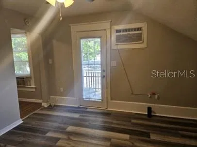 1 bed, 1.0 bath, 350 sqft, $1,350 — Photo 4