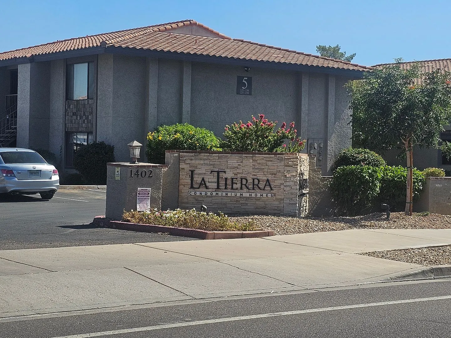 LaTierra Condo — Photo 1