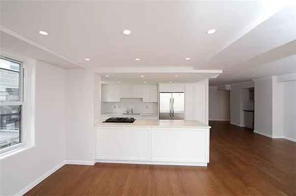 Sold by R New York | media 20