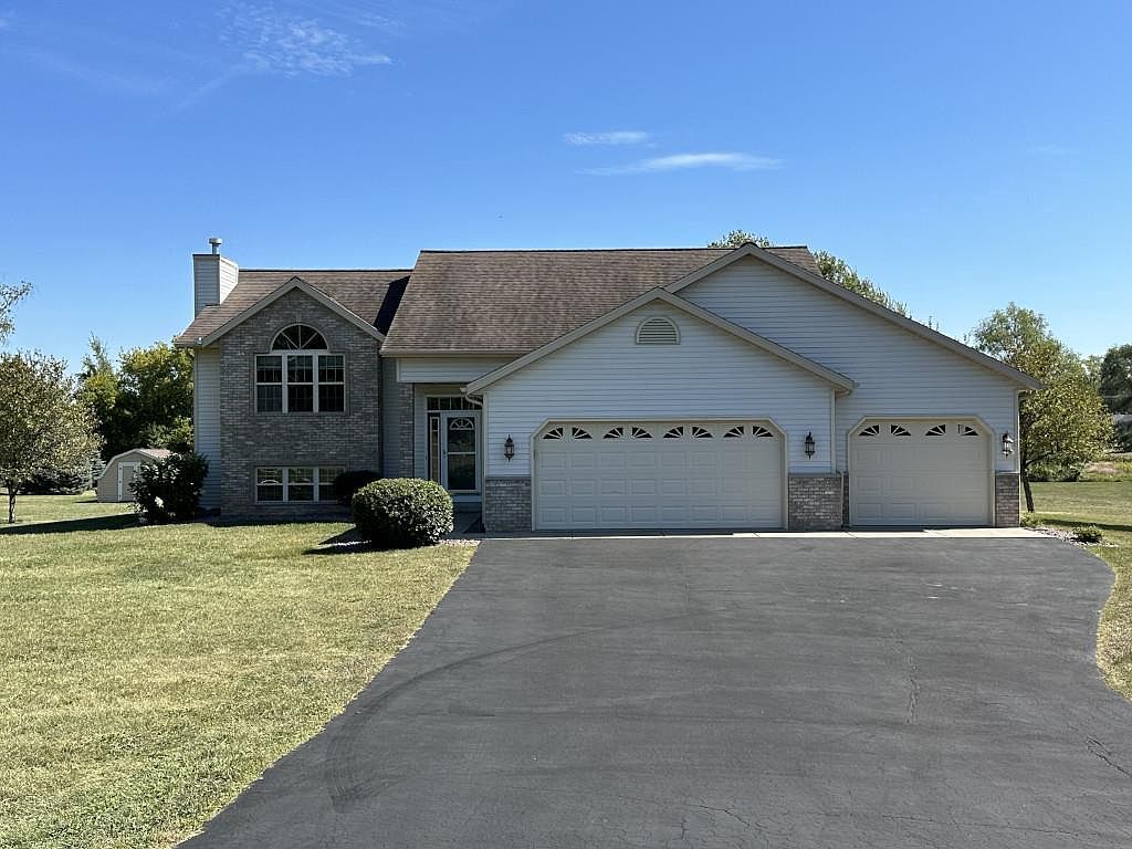 N6869 Tara Lane, Pardeeville, WI 53954 MLS 1964112 Zillow