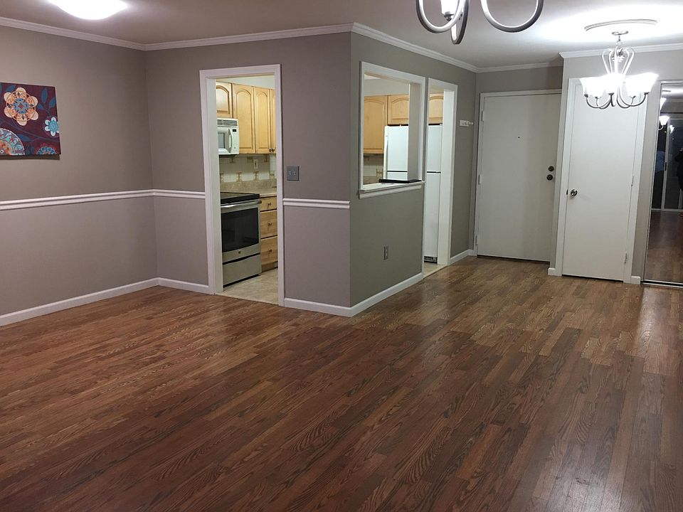 1st image of 24 Stony Brook Dr APT B2