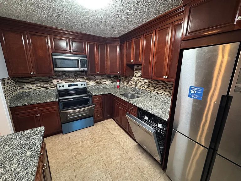 13930 Antonia Ford Ct — Photo 4