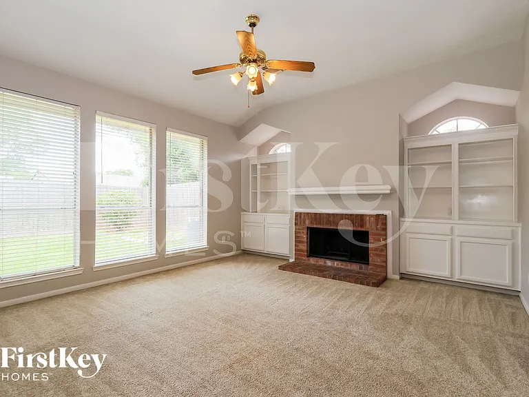 2115 Mercoal Dr — Photo 3