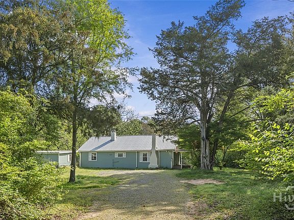 3rd image of 841 Crooked Creek Road