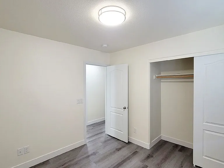 8518 Genesee Ct — Photo 23