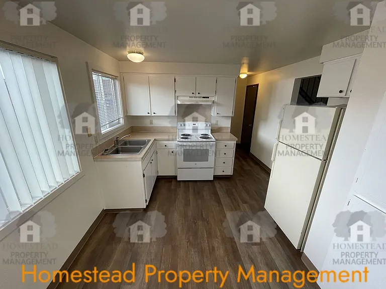 1630 Monmouth St — Photo 5