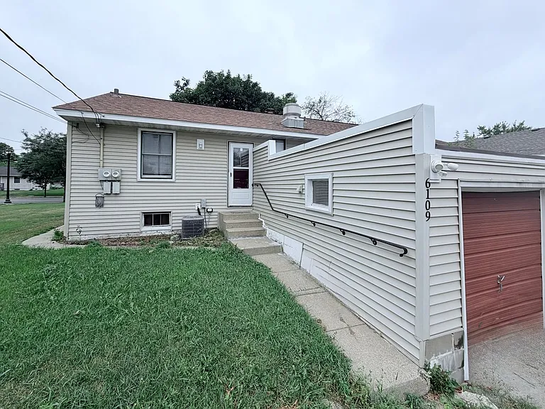 6109 Penn Ave S — Photo 2