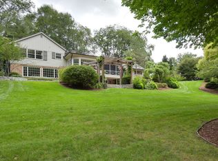 W56N857 Meadow Ct, Cedarburg, WI 53012