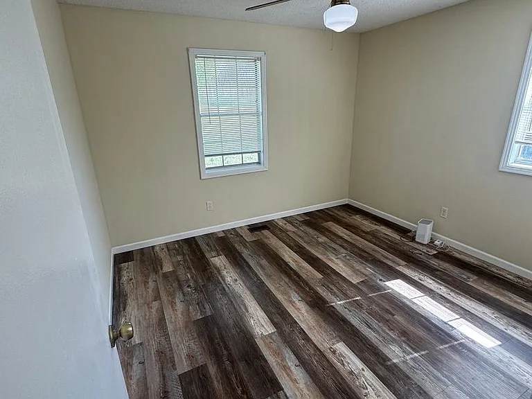 684 Evergreen St — Photo 9