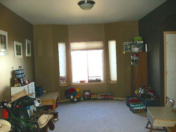 2nd image of 905 W Windrose Dr