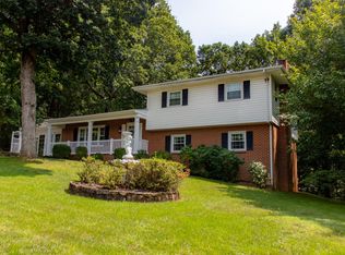 517 Chestnut Mountain Dr, Vinton, VA 24179