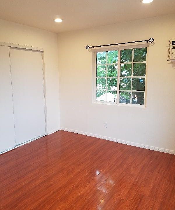 1st image of 837 N Herbert Ave