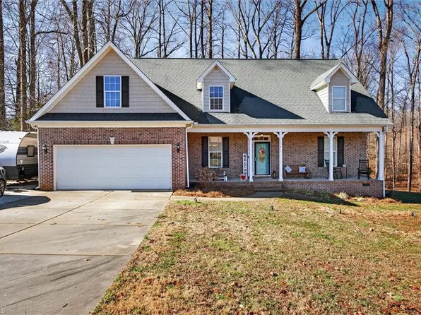 2973 Bridge Point Dr, Sophia, NC 27350