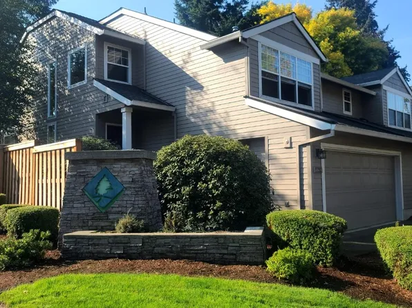 8792 NE Rockspring St, Hillsboro, OR 97006