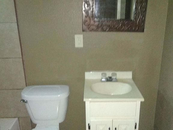 5th image of 615 1/2 W Kleberg Ave