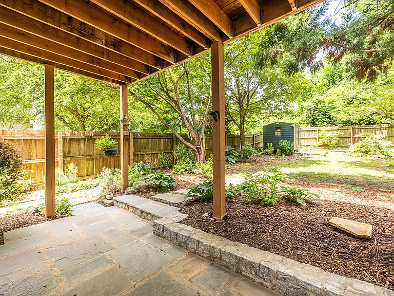 1040 Boulevard Dr NE — Photo 44