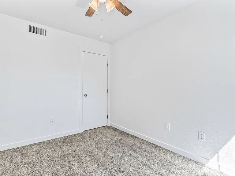 Hilton Street Apartments — Photo 47
