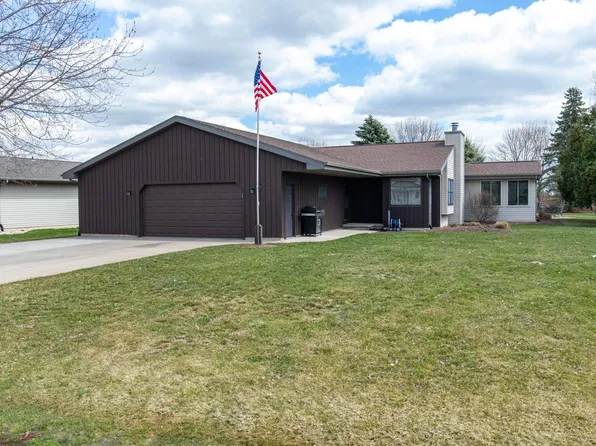 N1440 Star Dust Dr, Greenville, WI 54942