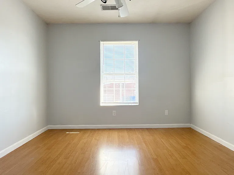 1713 N Spring St #5 — Photo 9