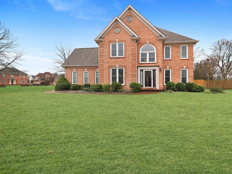 1st image of 931 Riverview Dr