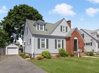 165 Woodhaven Rd, Pawtucket, RI 02861