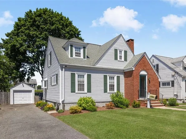 165 Woodhaven Rd, Pawtucket, RI 02861