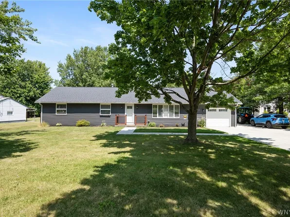 2798 Amsdell Rd, Hamburg, NY 14075