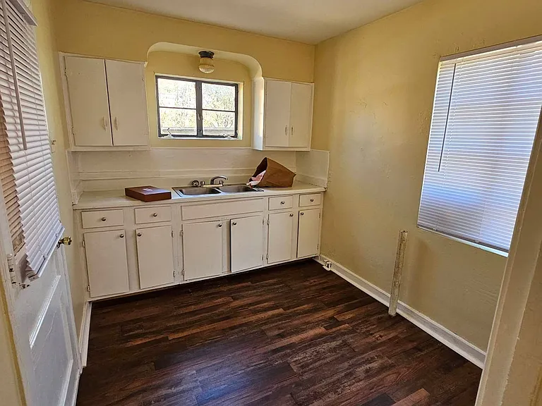 3593 Autumn Ave — Photo 4