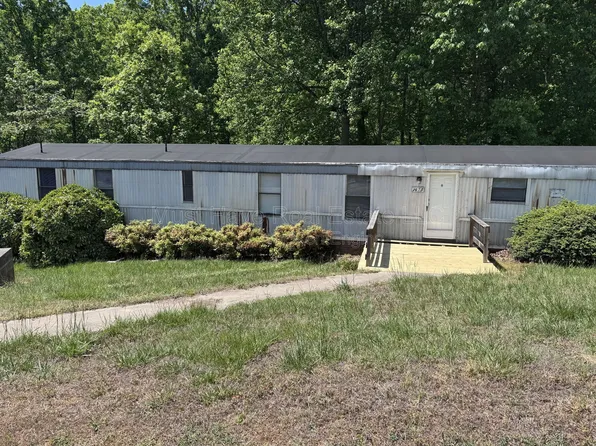 1473 Brooksouth Dr, Hickory, NC 28602