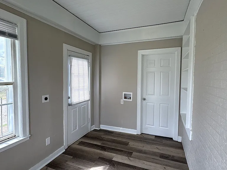 919 Barbara Dr — Photo 10