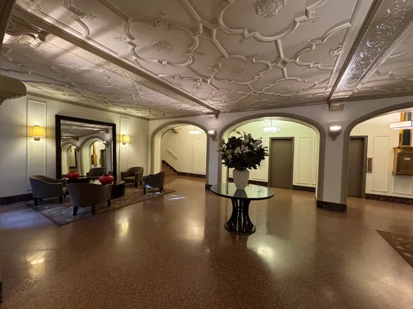 333 East 53rd Street image 3 of 21