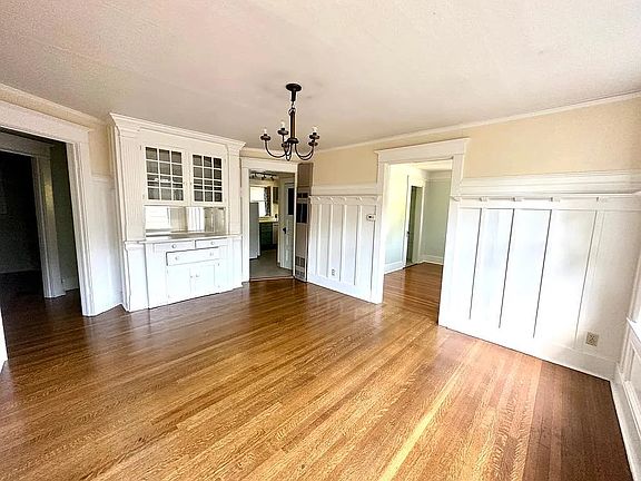 3rd image of 2364 Boyer Ave E