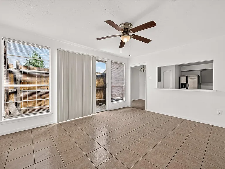 2523 Creekway Cir — Photo 15