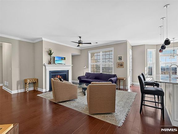 2nd image of 83 Brownstone Rd