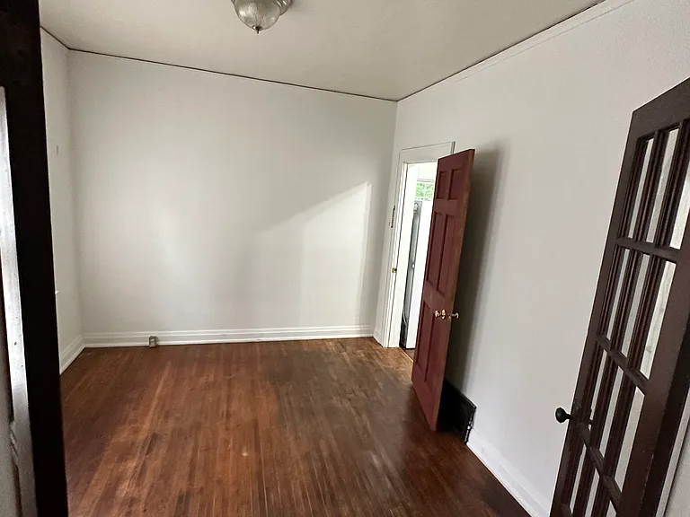 720 E University St — Photo 15