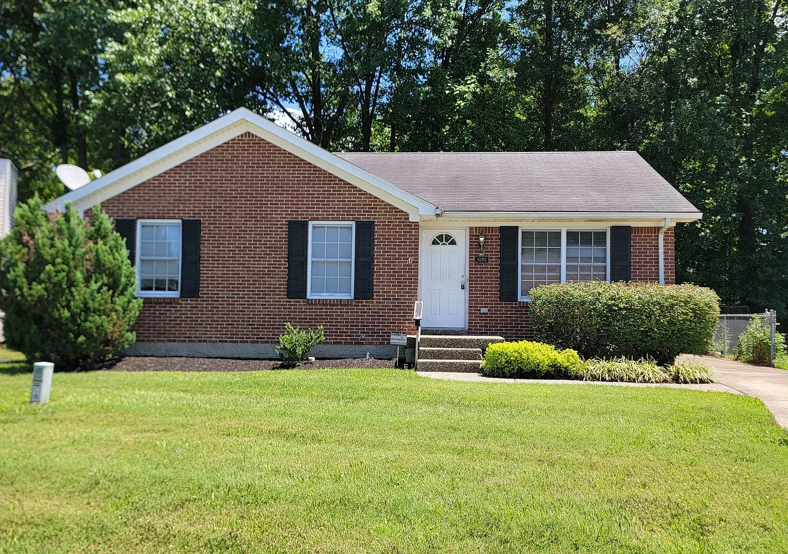 Charming 3-Bedroom, 2-Bath On A Quiet Cul-De-Sac — Photo 1