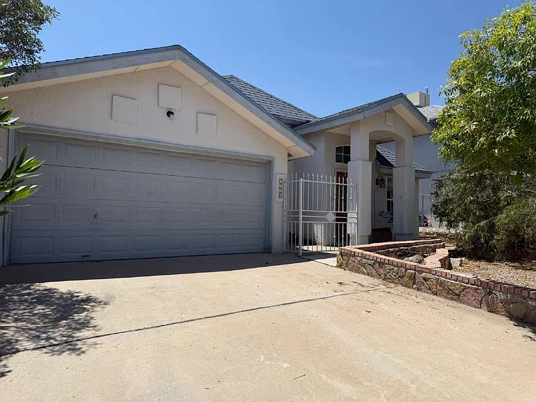 4740 Robert Acosta Dr — Photo 2
