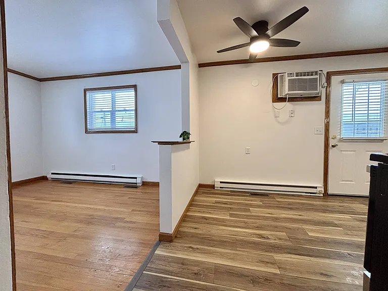 Town's Edge Apartments — Photo 23