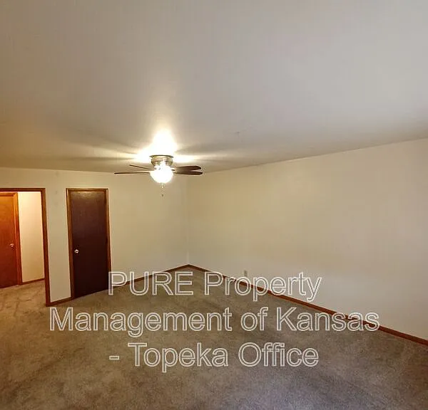 643 SW Oakley Ave — Photo 3