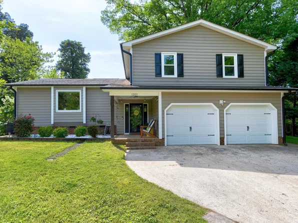 1321 Bloomingdale Dr, Cary, NC 27511