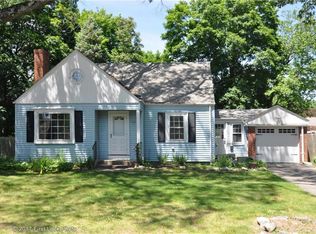 99 Normandy Dr, Warwick, RI 02886